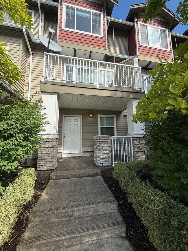 Building Photo - Spacious Beaverton Living – Prime Location...