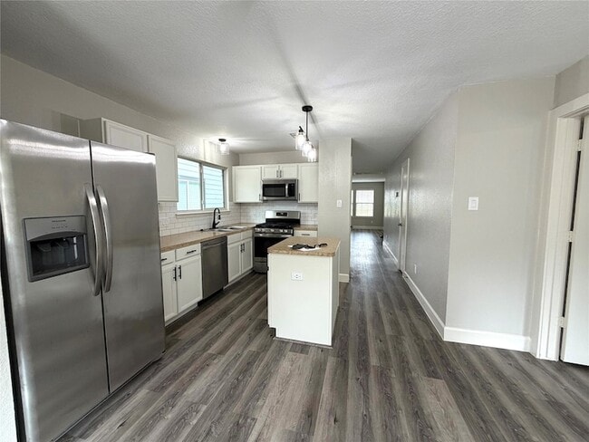 Building Photo - 10667 Cobblecreek Way