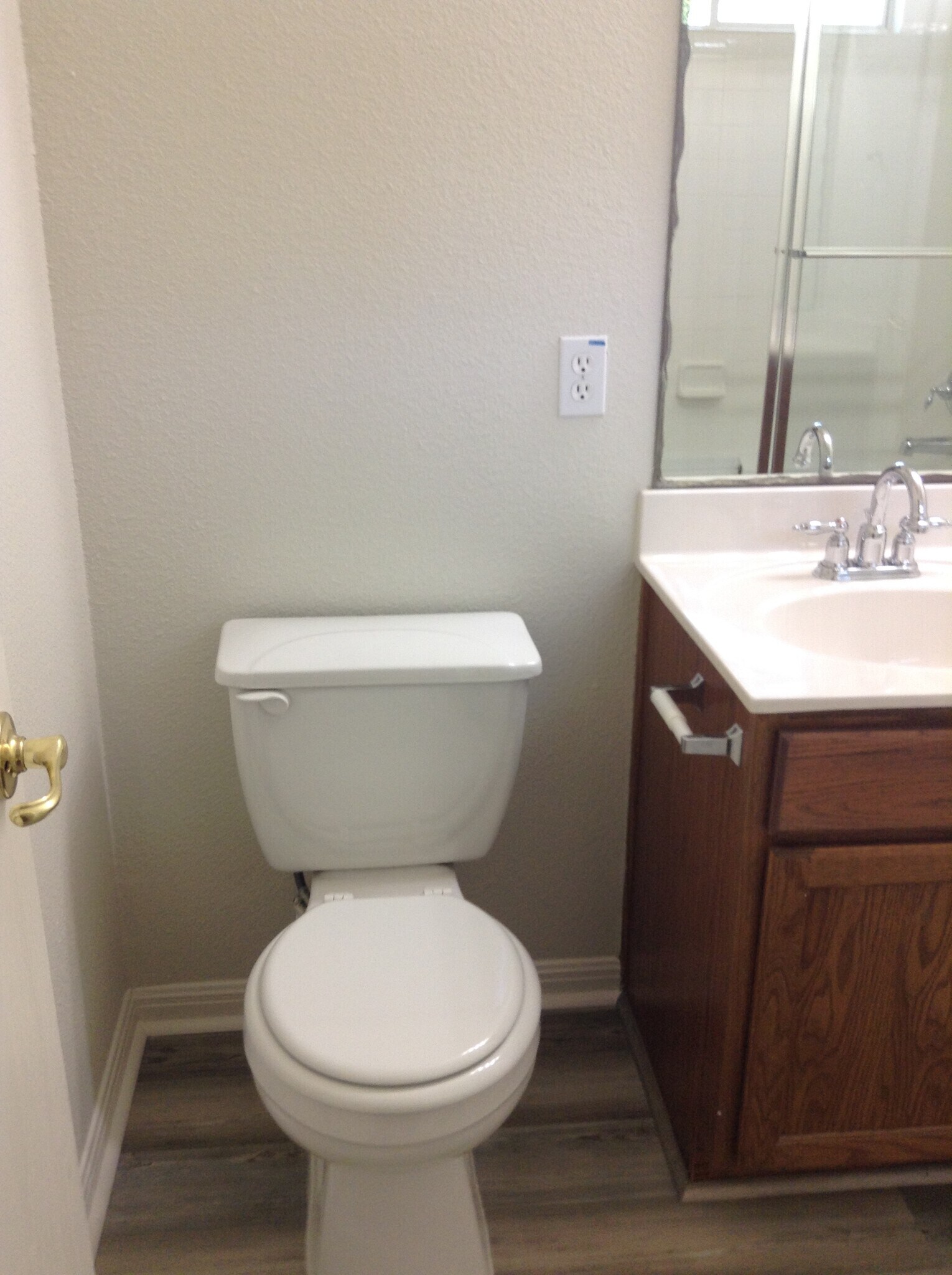 Master bathroom - 5605 Bentsen Ln
