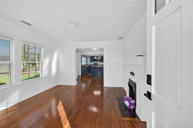 Building Photo - 240 E 5th Ave