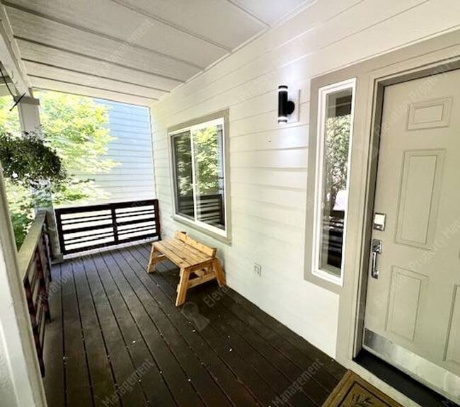 Building Photo - Beautifully updated 3 BR on west side of Bend