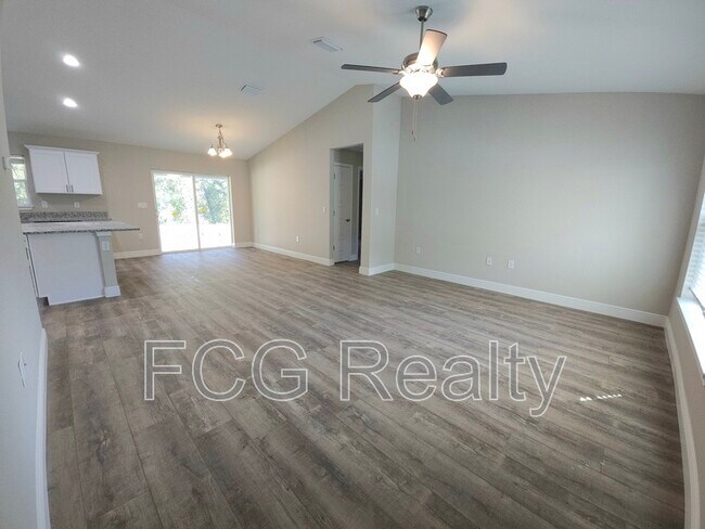 Building Photo - 9115 N Sandree Dr