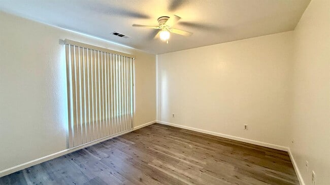 Building Photo - 2447 Knowlwood Dr