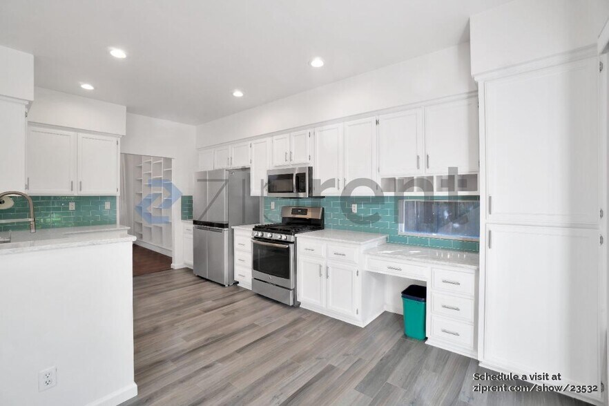 Building Photo - 9404 Fox Den Ct