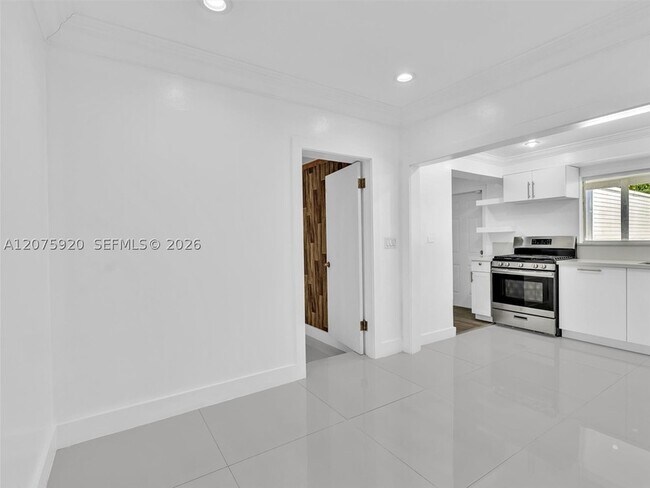 Building Photo - 1647 NE 146th St