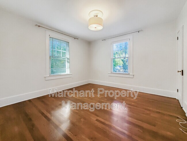 Building Photo - 111 W Hillcrest Dr