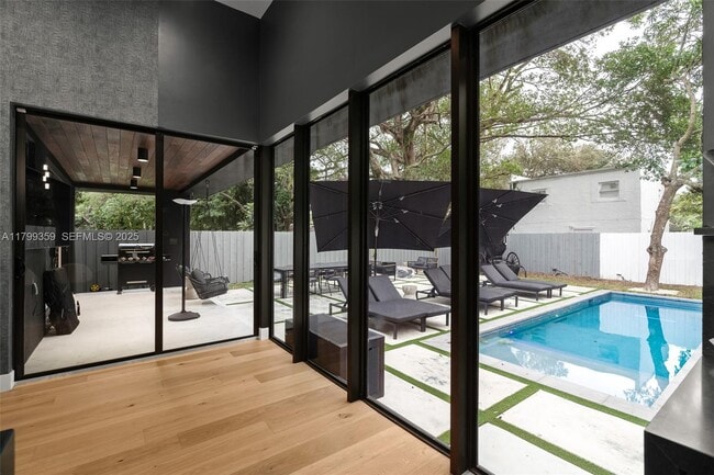 Building Photo - 400 NW 49th St