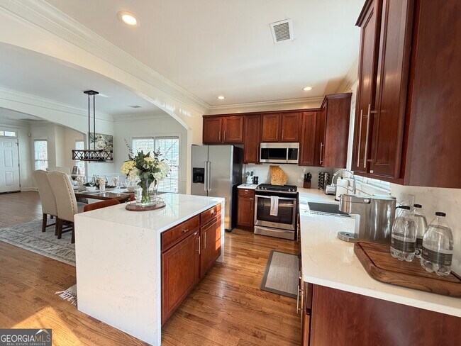 Building Photo - 133 Hilltop Dr SW