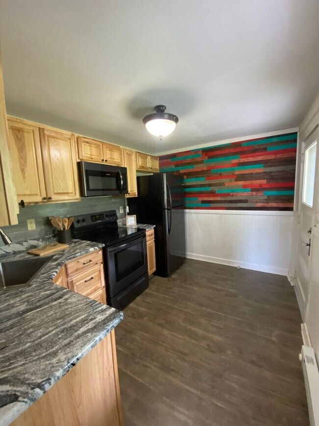 Building Photo - Available May 21st!!!