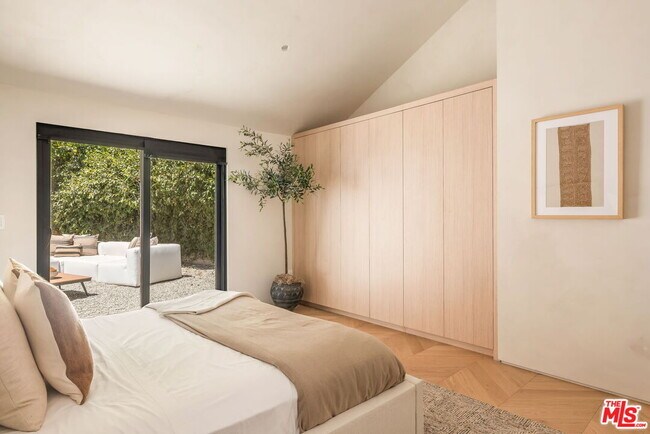 Building Photo - 8353 Sunset View Dr