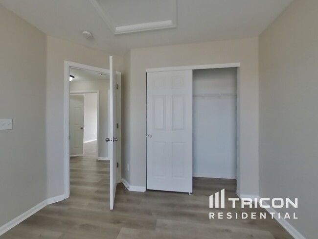 Building Photo - 12610 Jersey Cir E