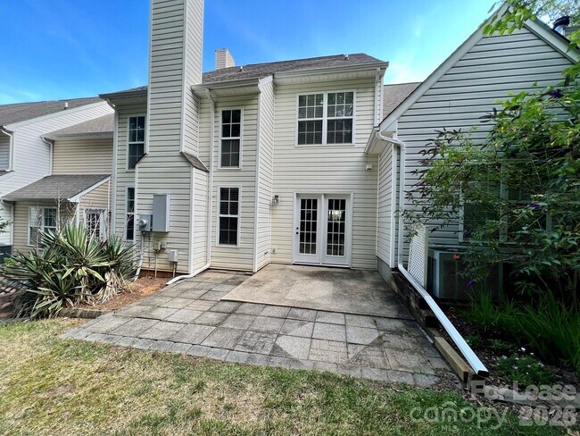 Building Photo - 8433 Southgate Commons Dr