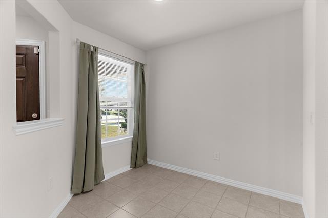 Building Photo - 825 Hidden Eddy Dr