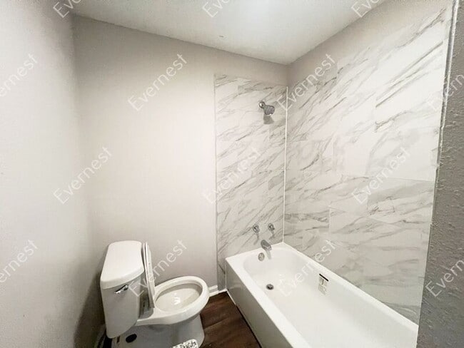 Building Photo - 3015 W 24th St