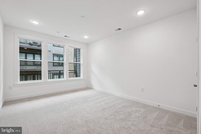 Building Photo - 21731 Dovekie Ter