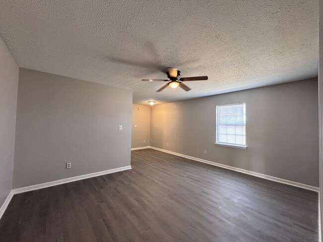 Building Photo - River Valley Apartments