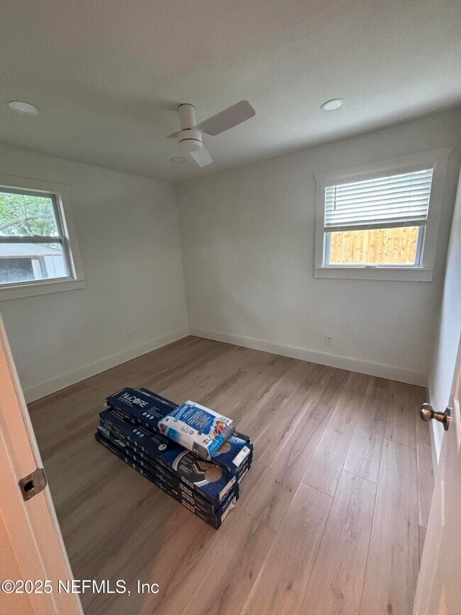 Building Photo - 935 Sailfish Dr E