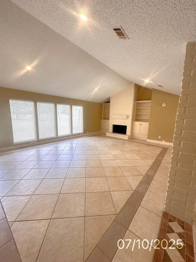 Building Photo - 20326 Spoonwood Dr