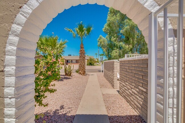 Building Photo - South Scottsdale - Two Bedroom with $0 Move in Special!