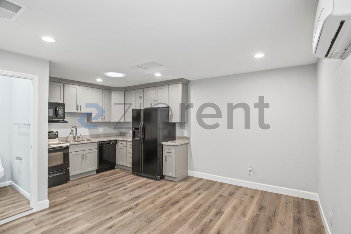 Building Photo - 1416 Rue Avati