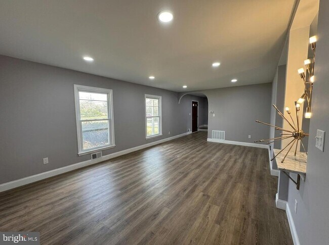 Building Photo - 53 N Post Rd