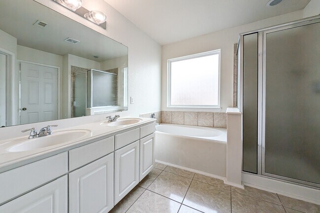 Building Photo - 10914 Chestnut Path Way