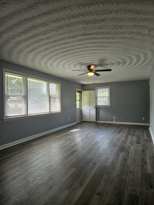 Building Photo - 1608 Hawthorne Dr