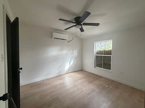 Building Photo - 1413 South Fwy