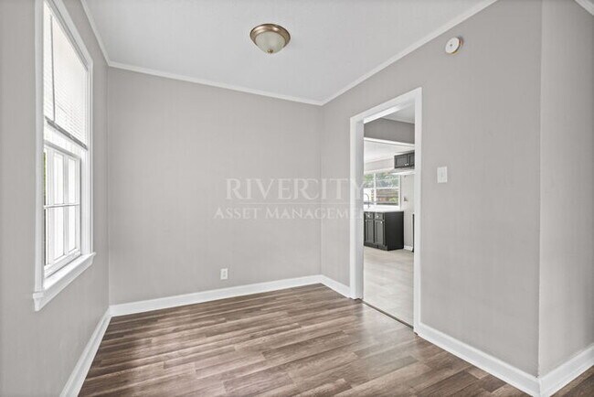 Building Photo - READY FOR MOVE IN, SECTION 8 WELCOMED!!!!!