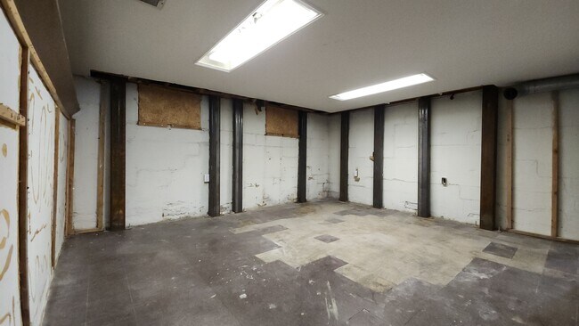 Building Photo - 729 14th St N