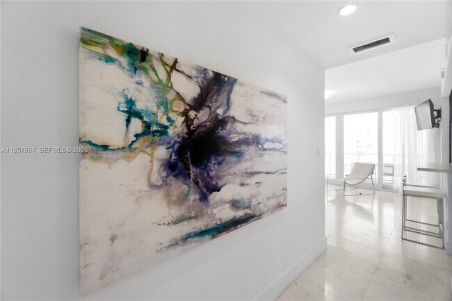 Building Photo - 100 Lincoln Rd