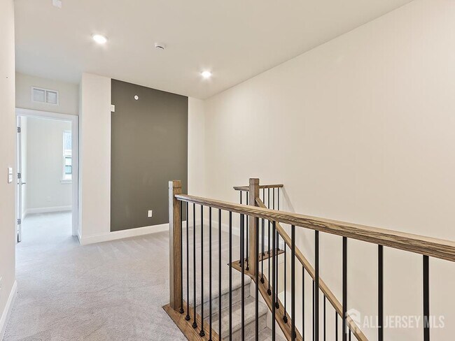 Building Photo - 715 Parker Blvd