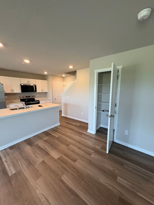 Building Photo - 1069 Daisy Ln