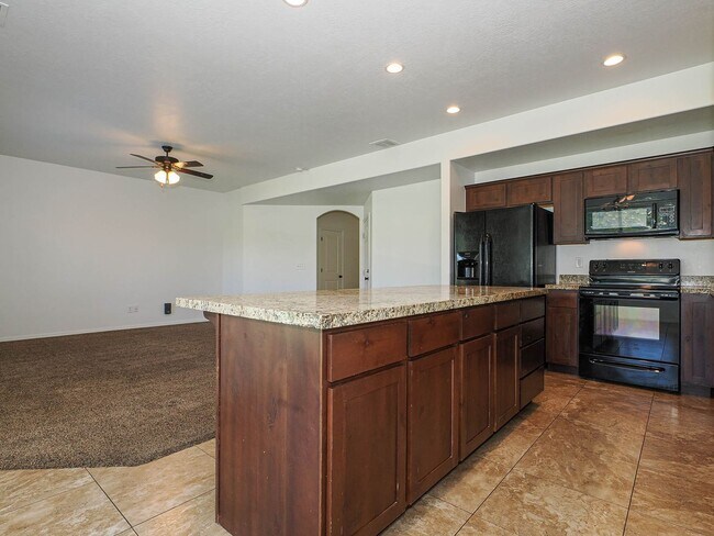 Building Photo - Beautiful 3-Bed, 2-Bath Townhome in Americ...