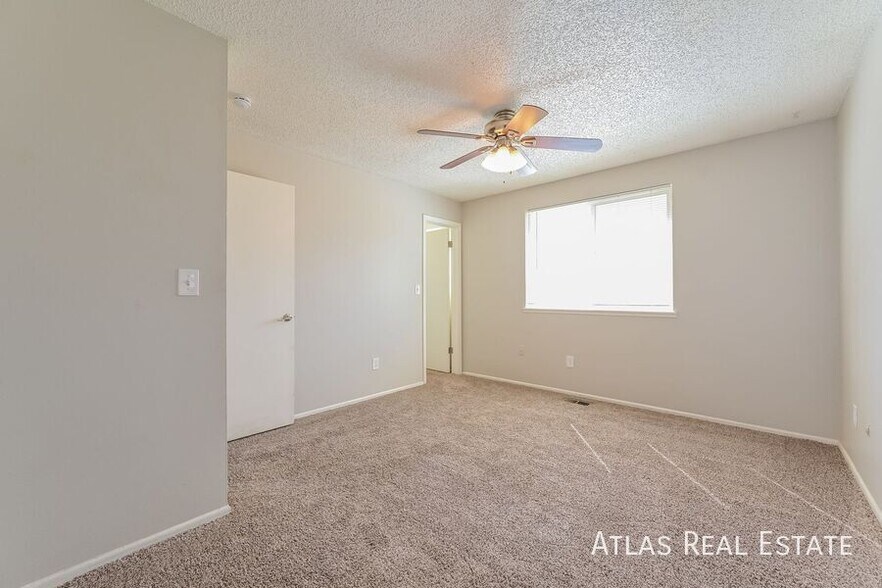 Building Photo - 14935 E Columbia Dr