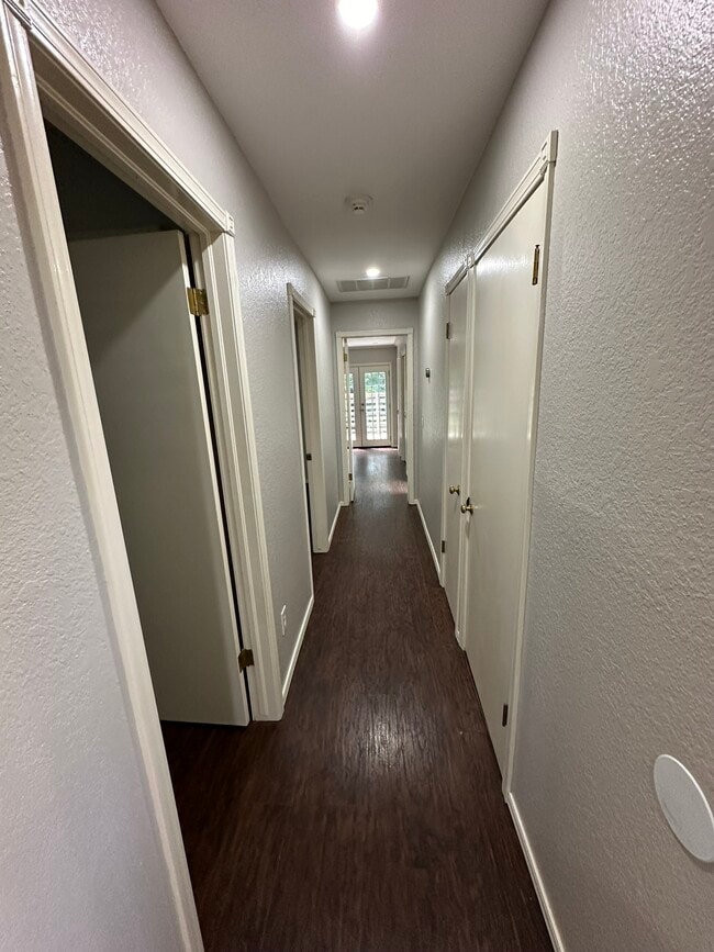 Building Photo - 525 Ridgecrest Rd