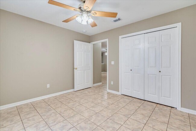 Building Photo - 1004 Misty Acres Dr