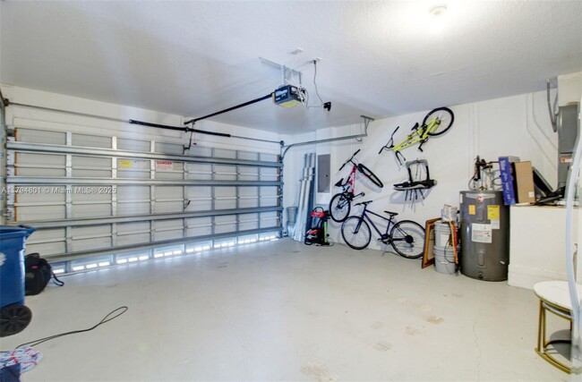 Building Photo - 1025 Bamboo Ln