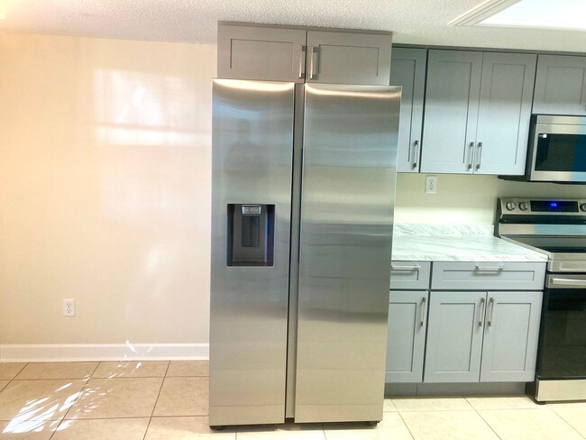 Building Photo - 2 bedroom, 2.5 bath condo in "The Islands"