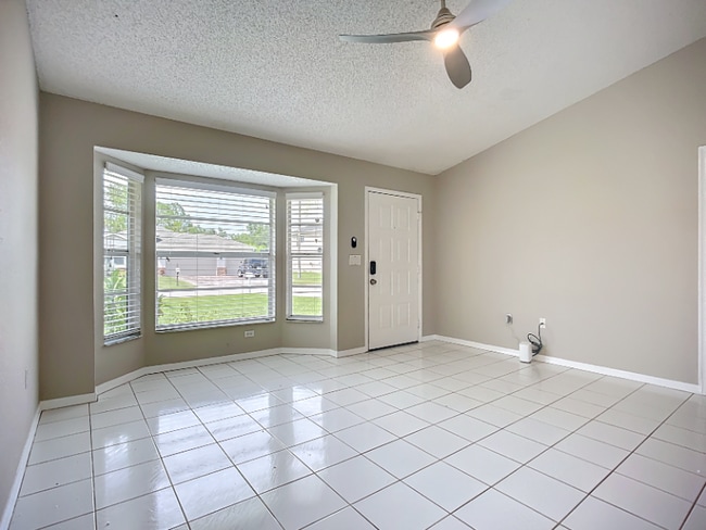 Building Photo - 25075 Palisade Rd