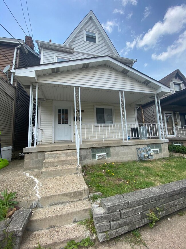 Building Photo - 427 St Joseph St