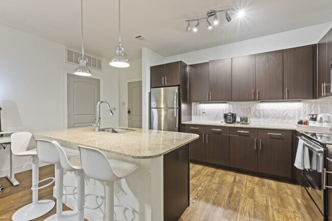 Building Photo - 5250 Town and Country Blvd