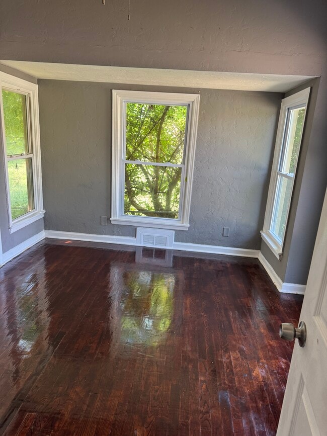 Building Photo - 1335 Yecker Ave