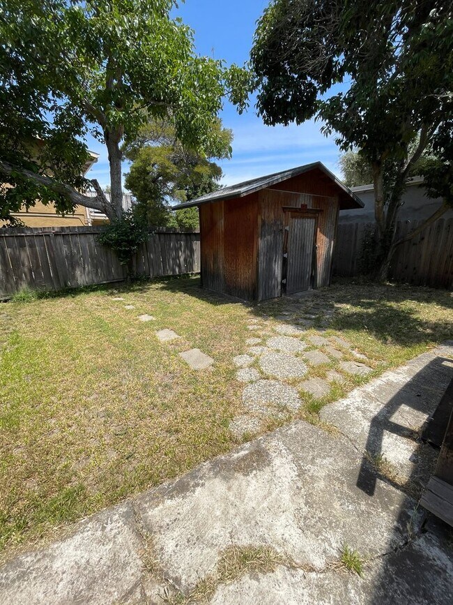 Building Photo - Laurel Avenue Cottages