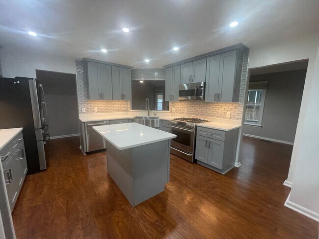 Building Photo - Beautiful home in Riverwalk