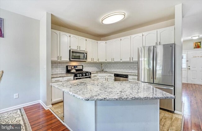 Building Photo - 137 Cromwell Dr