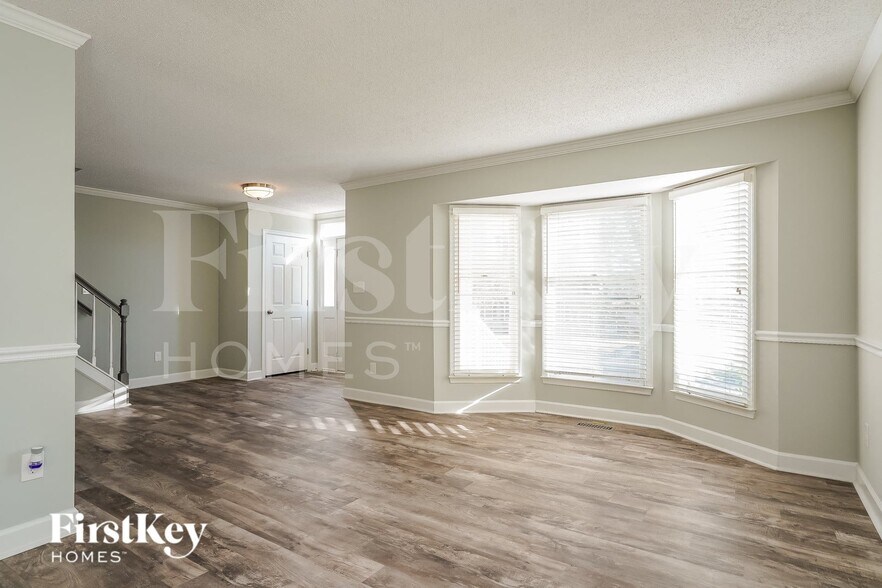 Building Photo - 3622 Two Oaks Dr