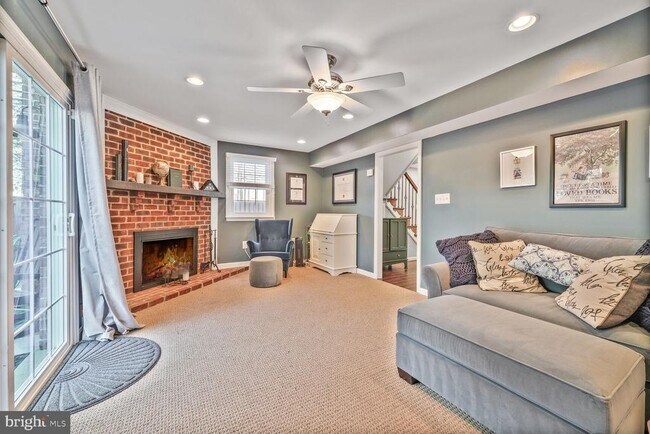 Building Photo - 6400 Fleetside Ct