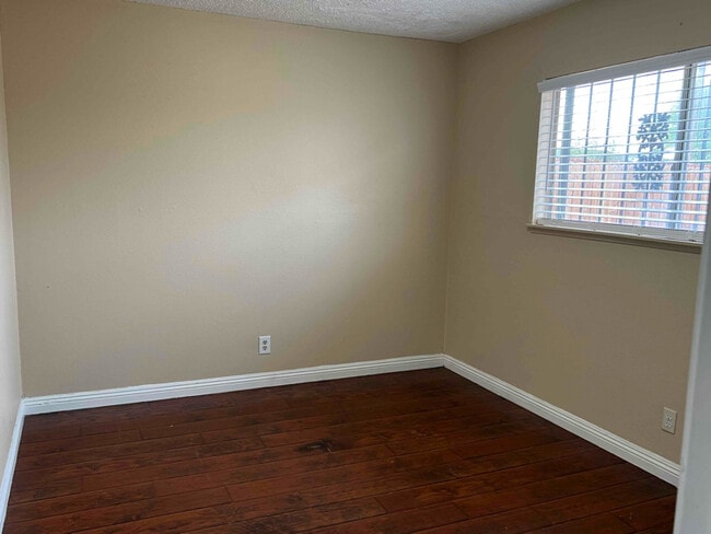 Building Photo - 1036 Miller Ave