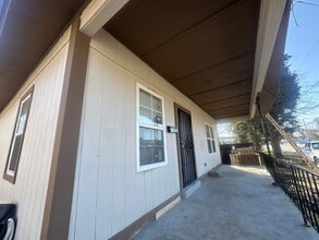Building Photo - 1446 N Hollywood St